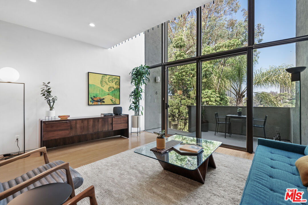 3625 Fredonia Dr Unit: 8