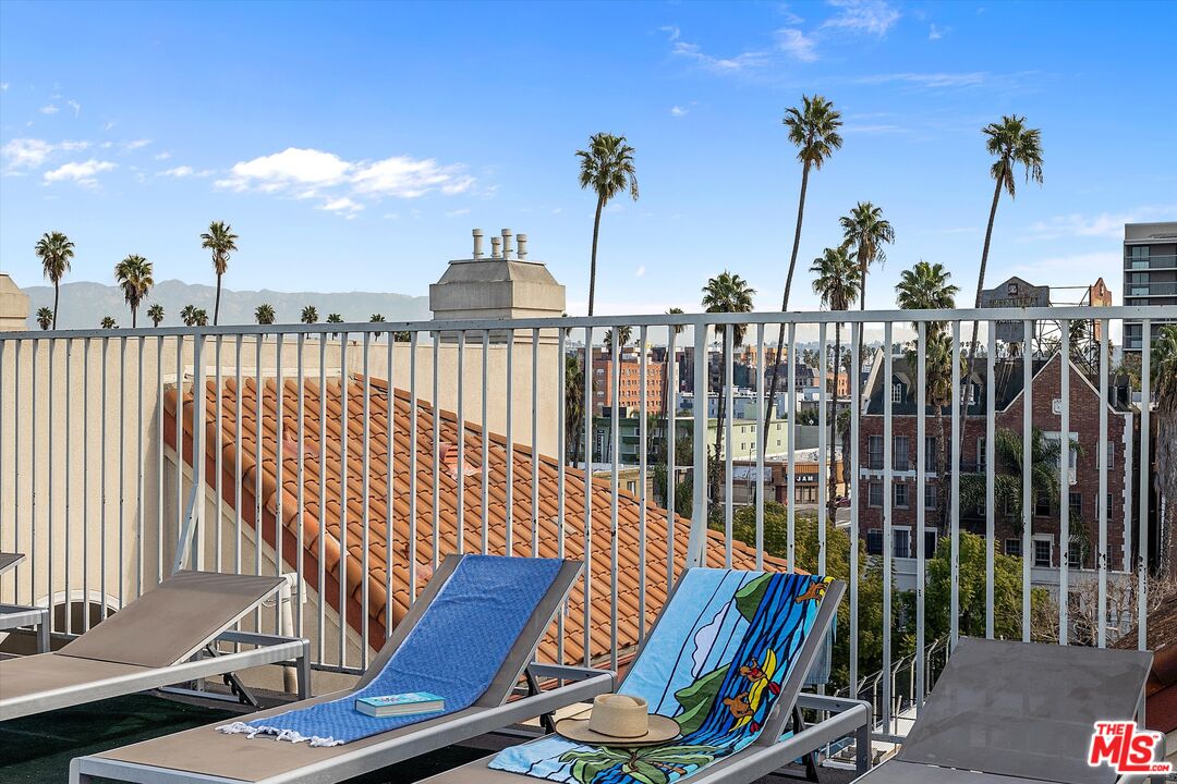 620 S Gramercy Pl Unit: 208