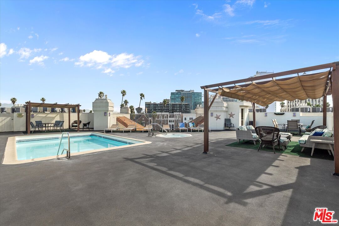 620 S Gramercy Pl Unit: 208