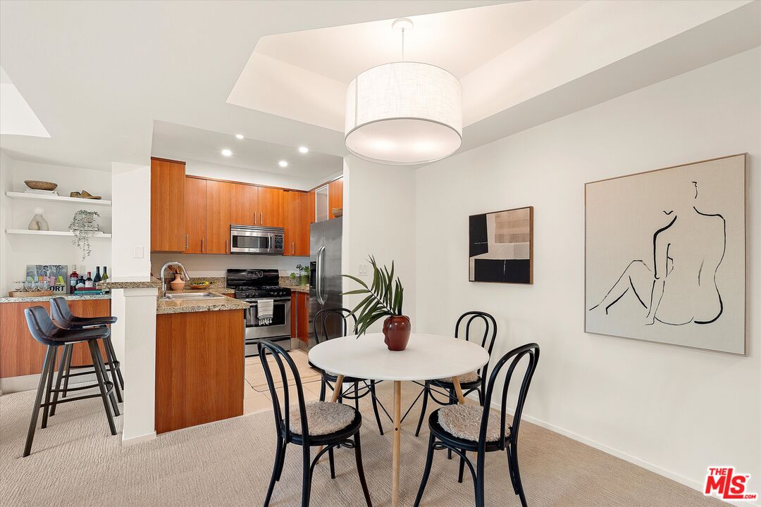 620 S Gramercy Pl Unit: 208
