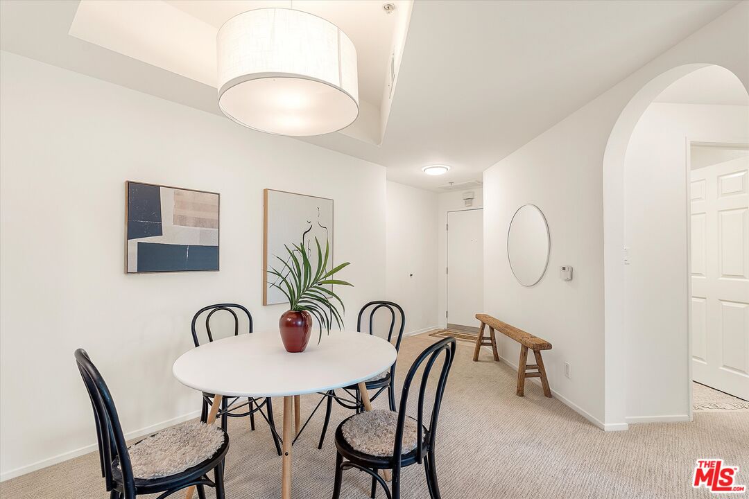 620 S Gramercy Pl Unit: 208