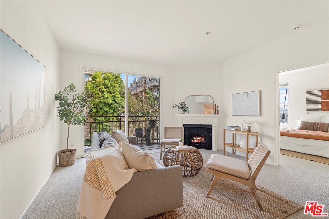 620 S Gramercy Pl Unit: 208