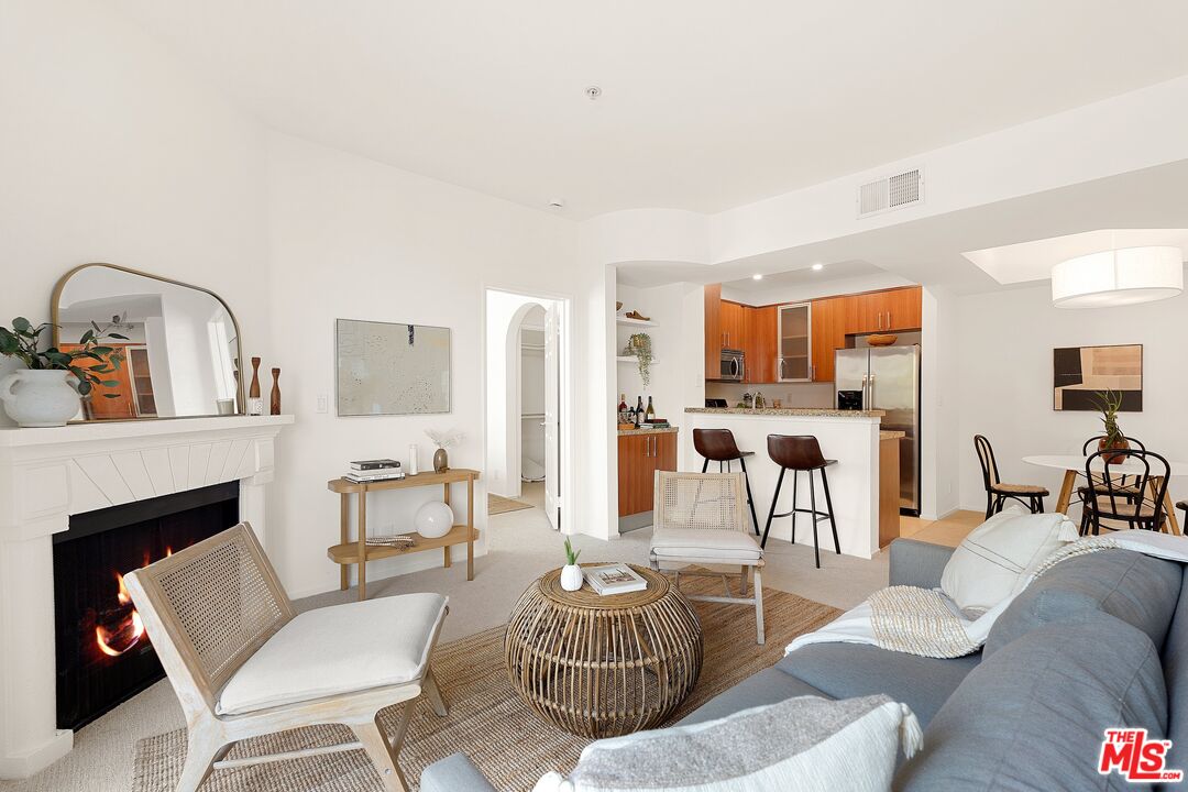 620 S Gramercy Pl Unit: 208