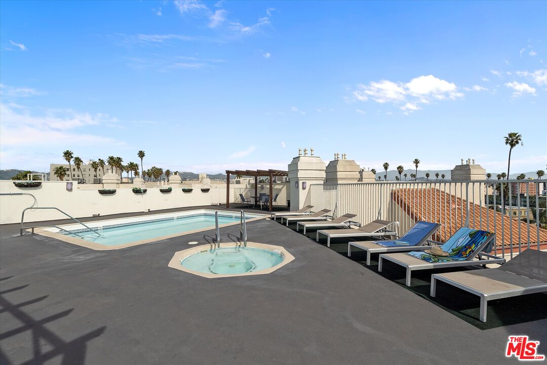 620 S Gramercy Pl Unit: 208