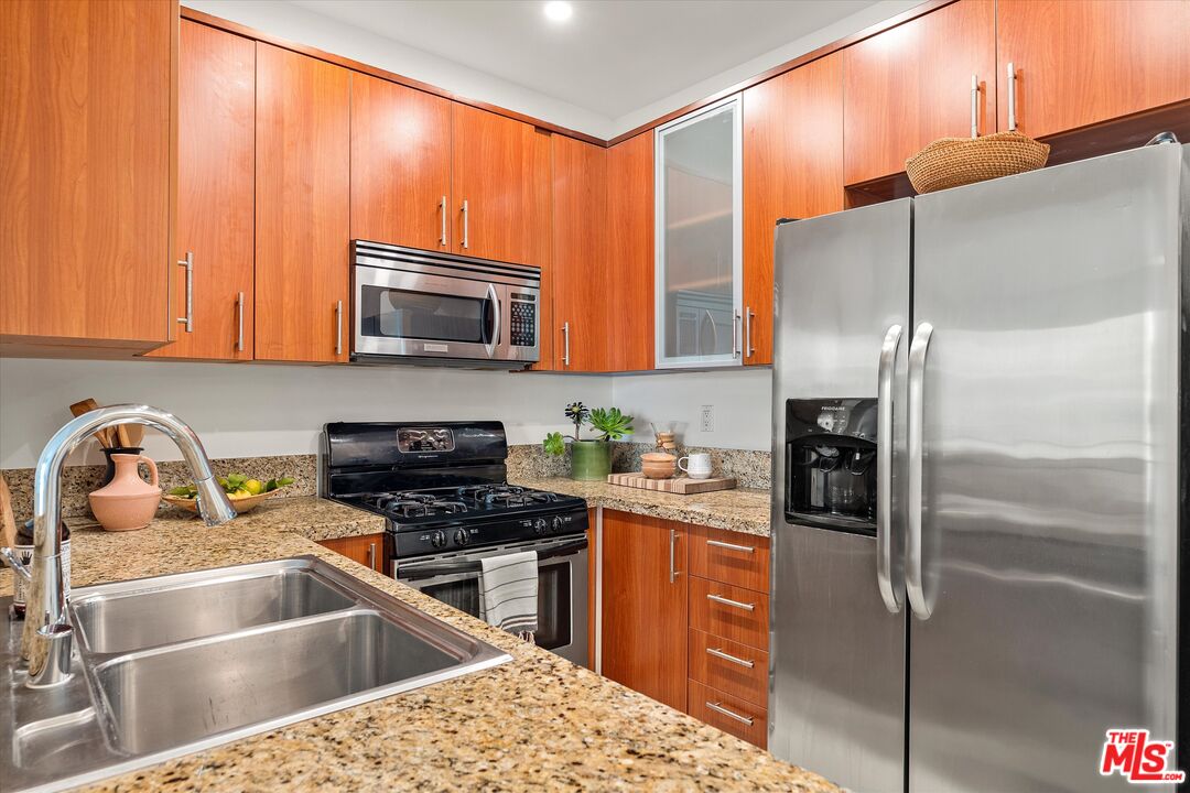 620 S Gramercy Pl Unit: 208