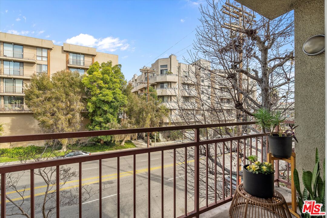 620 S Gramercy Pl Unit: 208