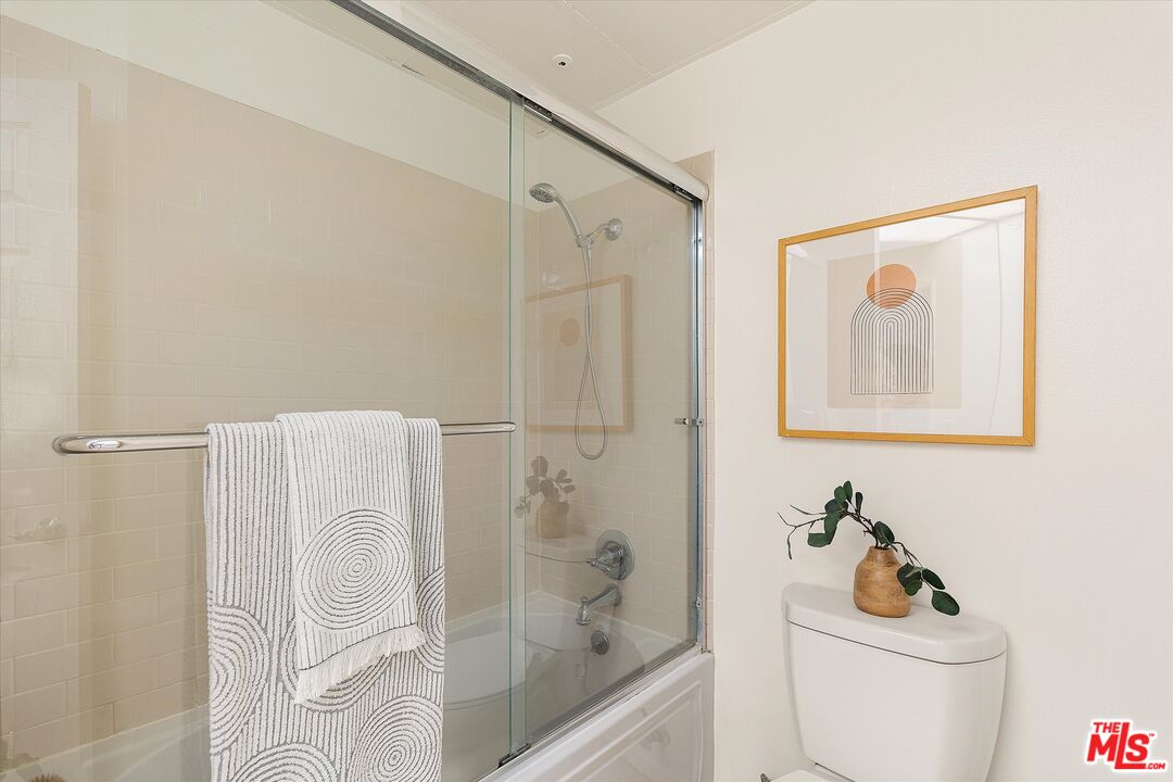 620 S Gramercy Pl Unit: 208