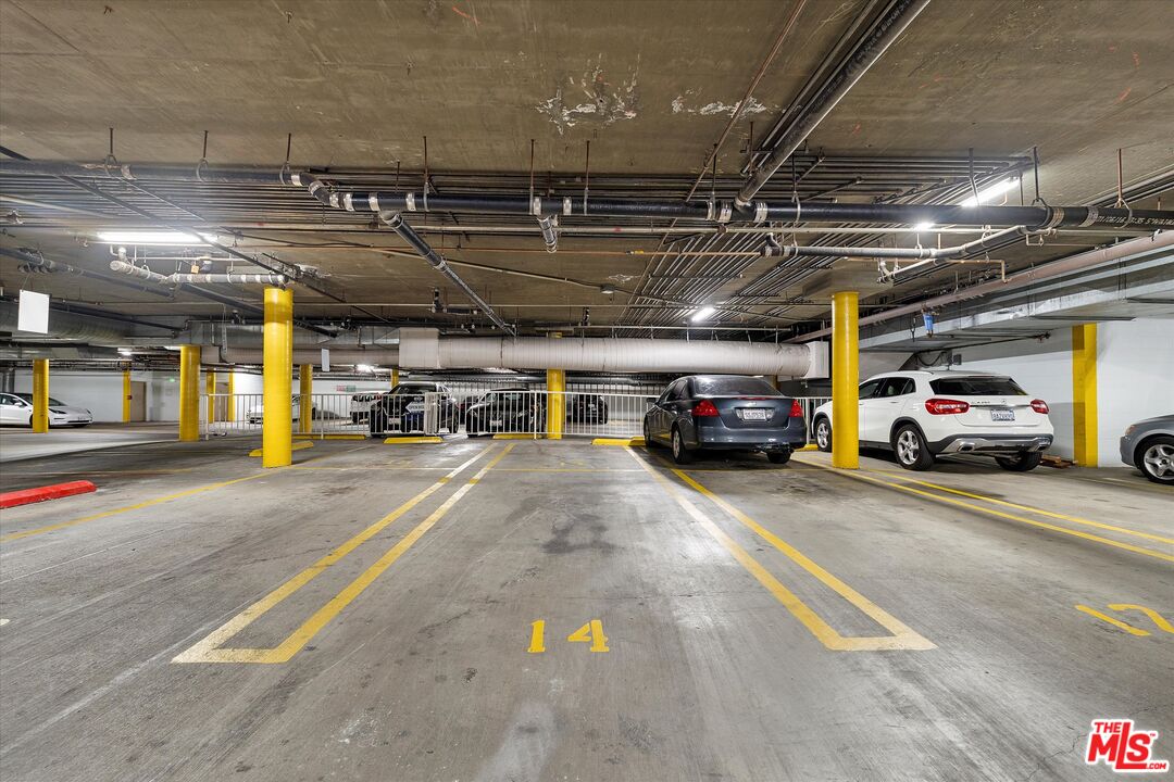 620 S Gramercy Pl Unit: 208