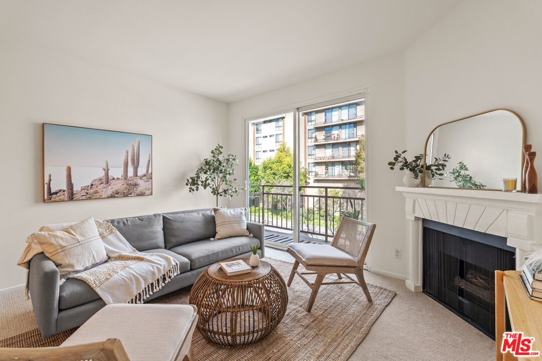 620 S Gramercy Pl Unit: 208