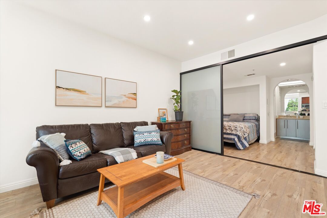 620 S Gramercy Pl Unit: 131