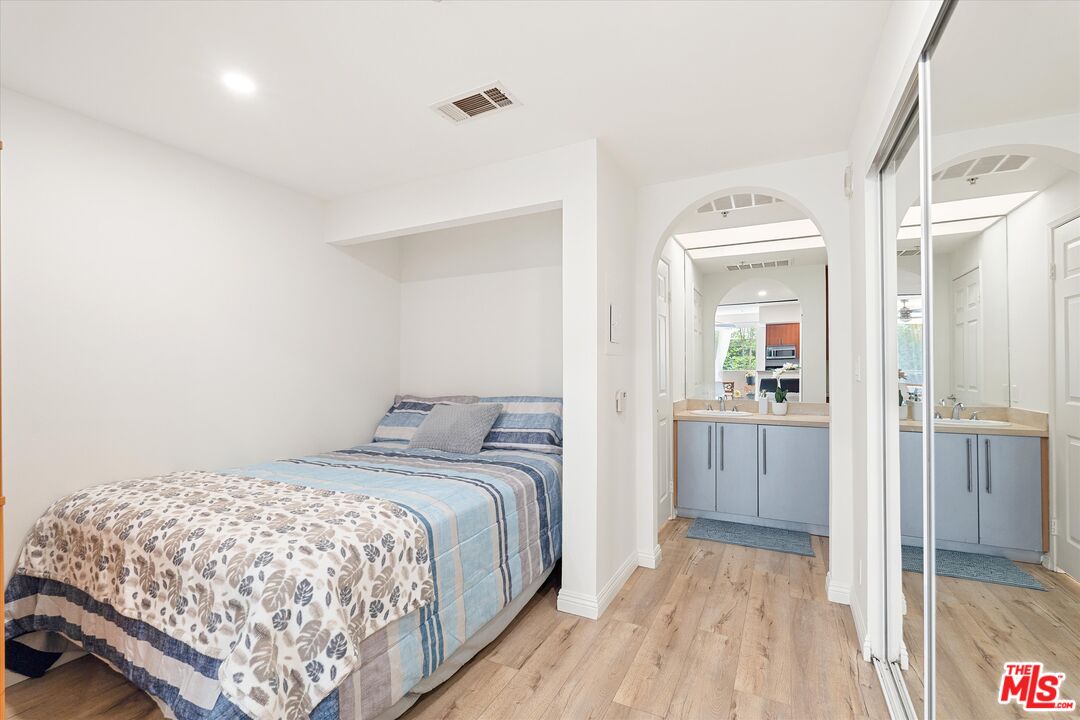 620 S Gramercy Pl Unit: 131