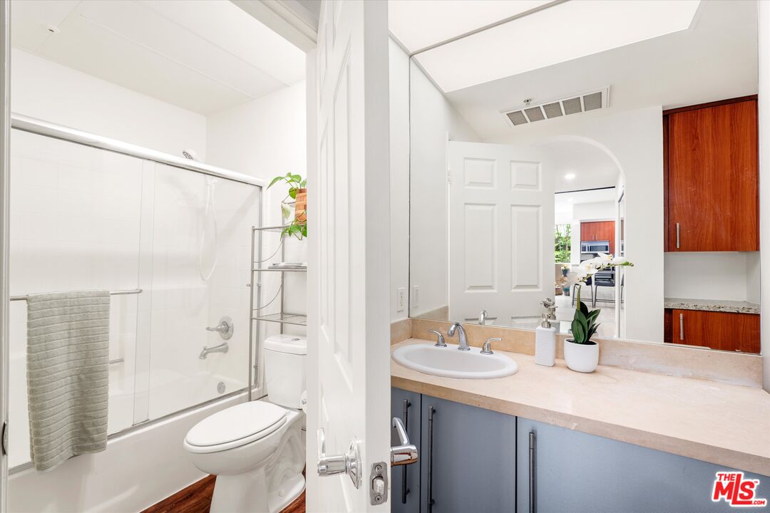 620 S Gramercy Pl Unit: 131