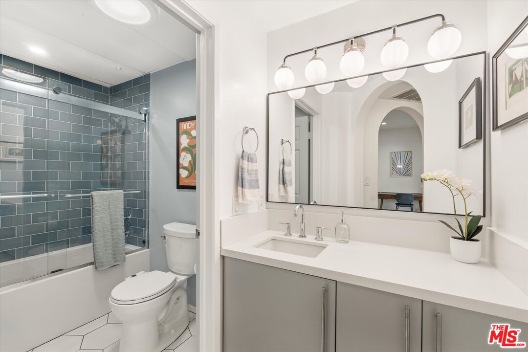 620 S Gramercy Pl Unit: 239