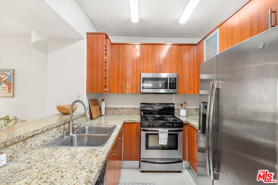 620 S Gramercy Pl Unit: 239