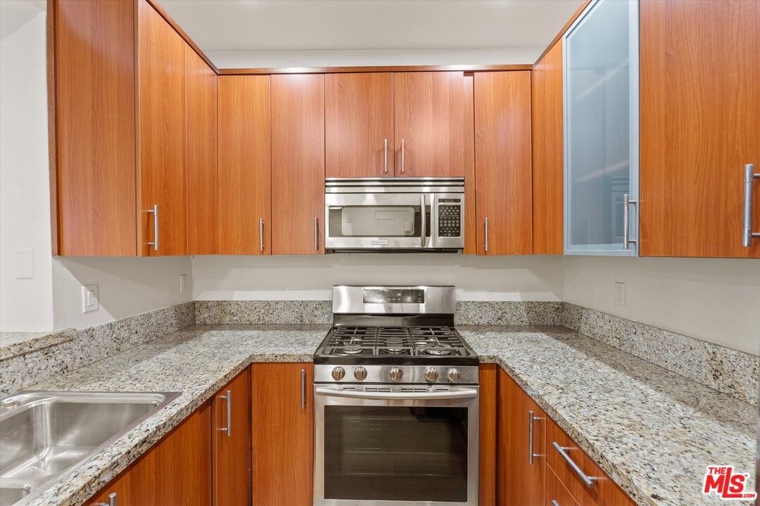 620 S Gramercy Pl Unit: 122
