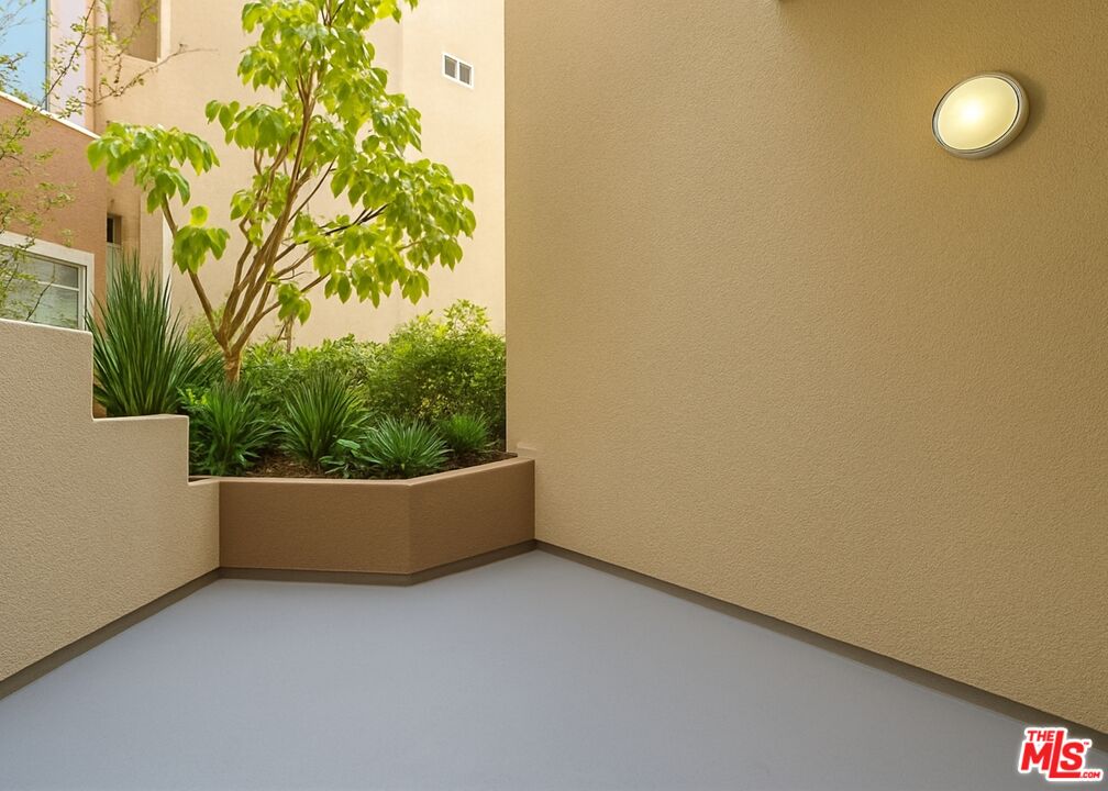 620 S Gramercy Pl Unit: 122