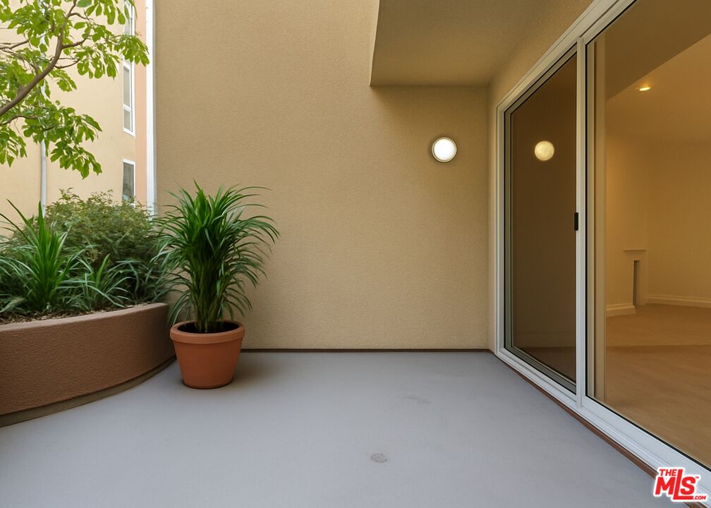 620 S Gramercy Pl Unit: 122