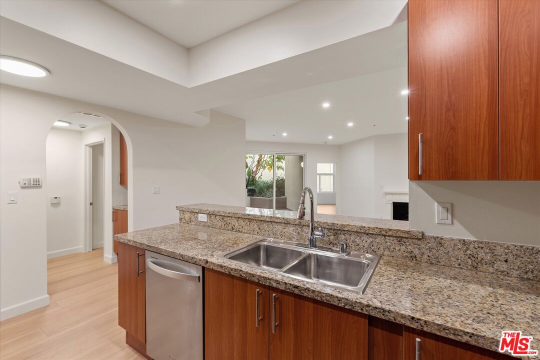 620 S Gramercy Pl Unit: 122