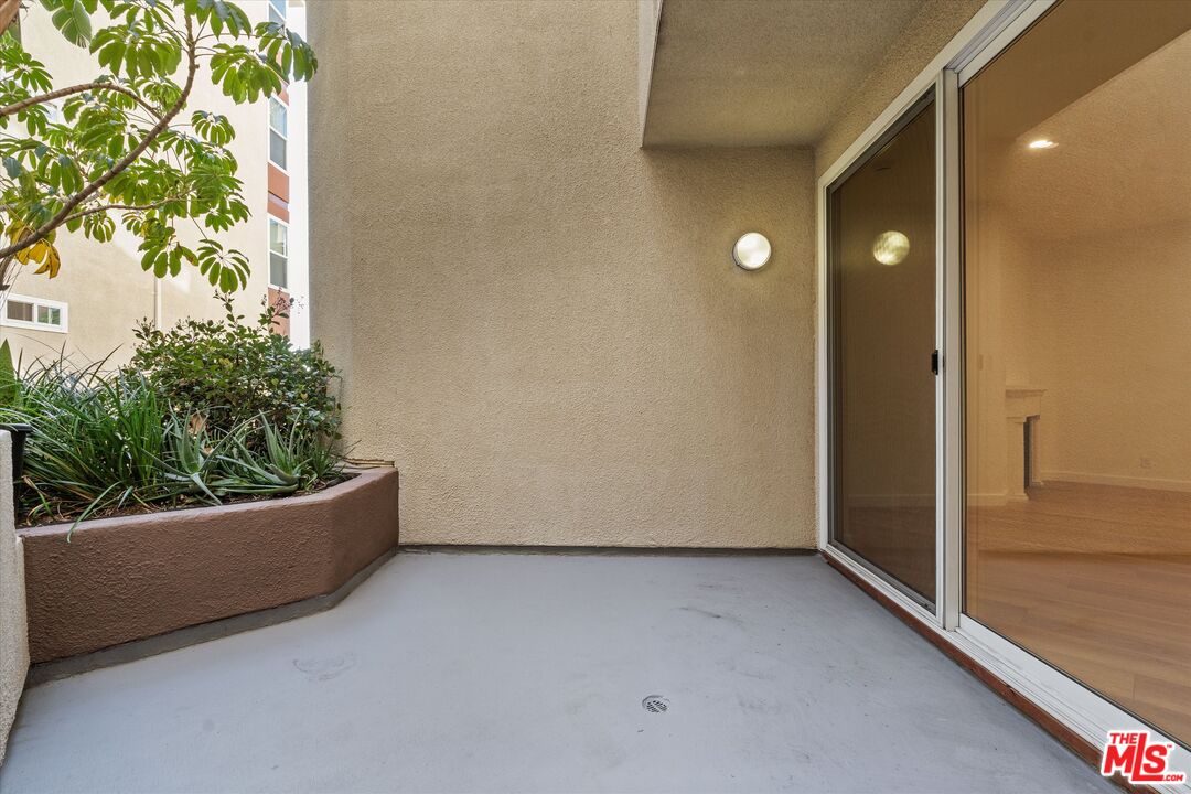 620 S Gramercy Pl Unit: 122