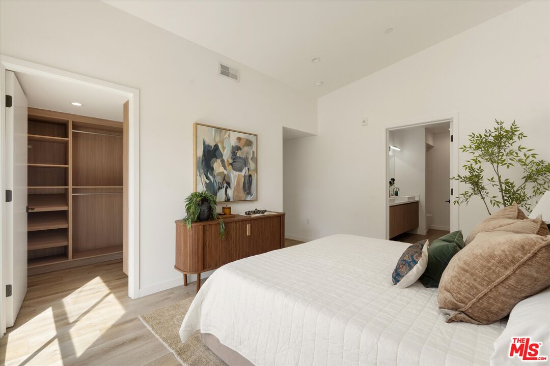 3961 Tilden Ave Unit: 3