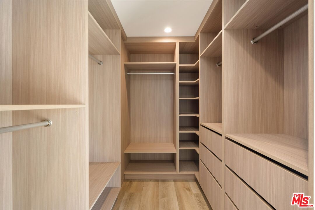 3961 Tilden Ave Unit: 3