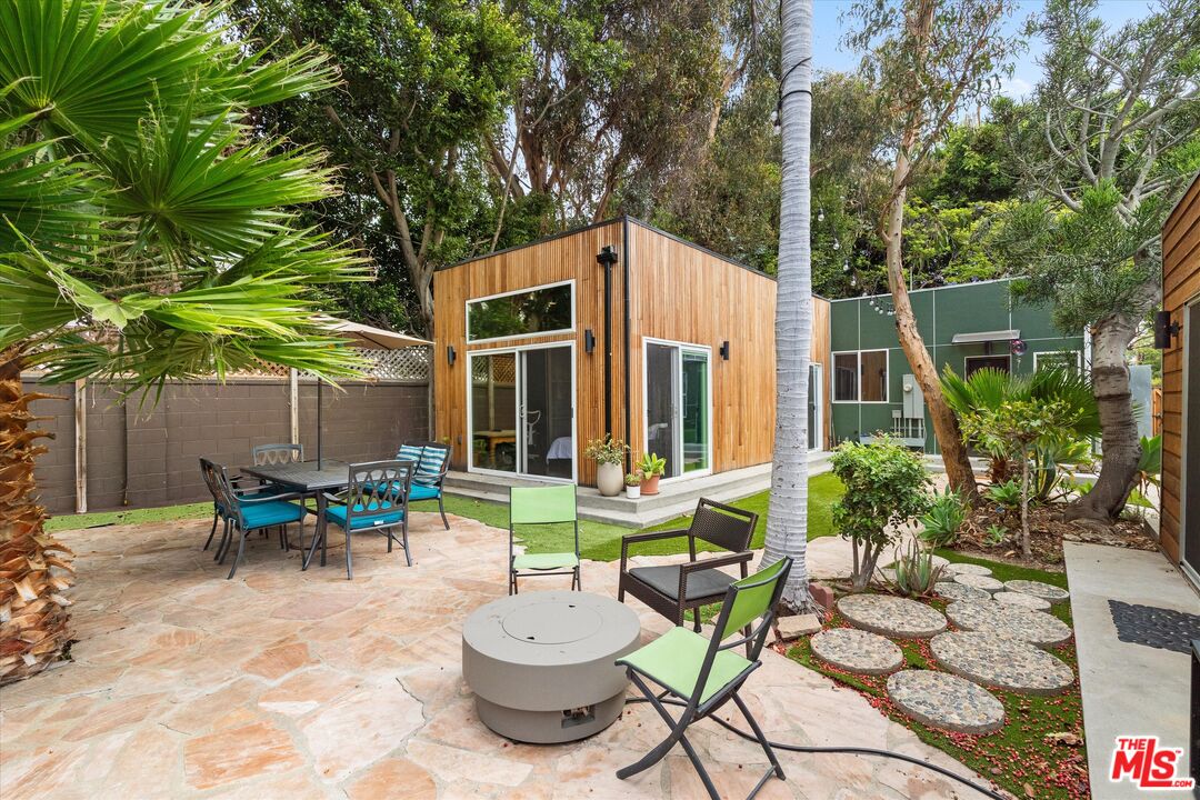 8885 Carson St