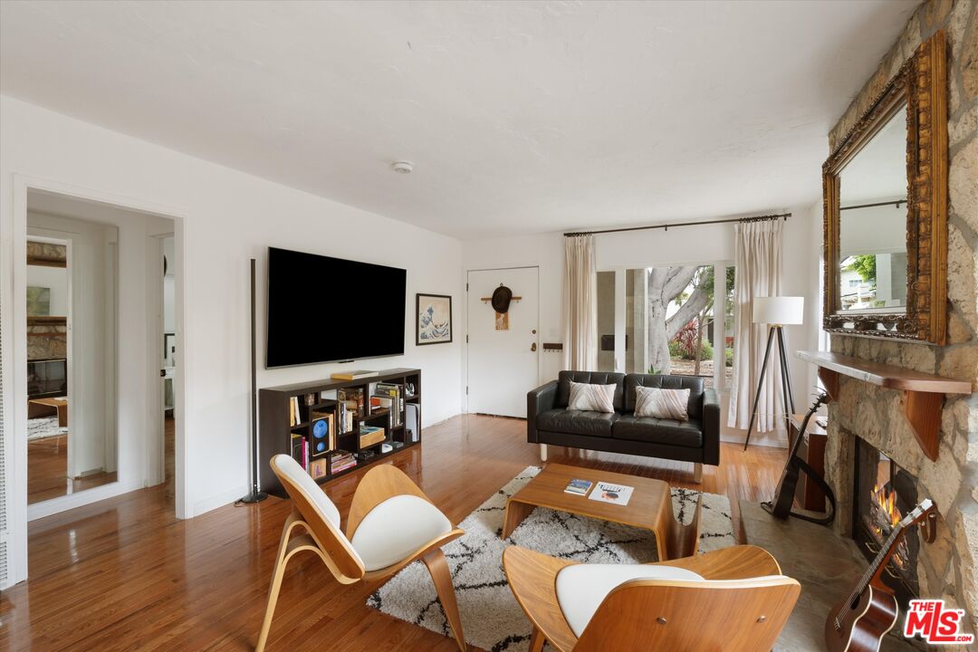 8885 Carson St
