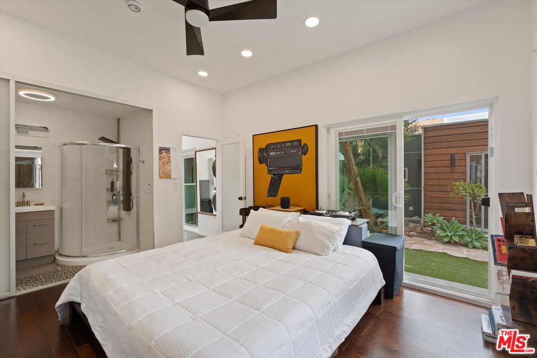 8885 Carson St
