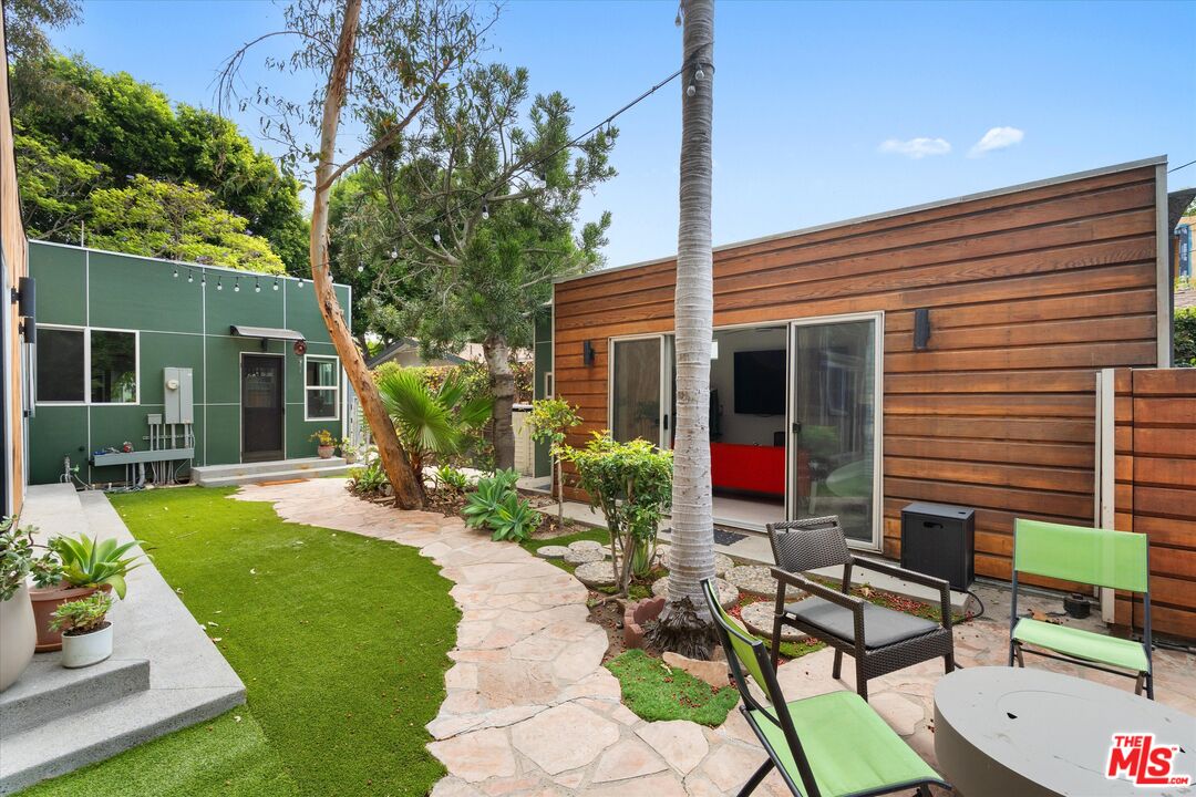 8885 Carson St