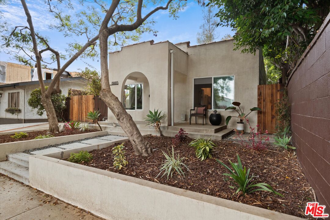 8885 Carson St
