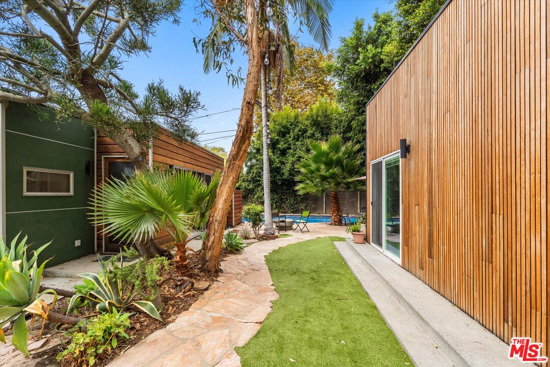 8885 Carson St