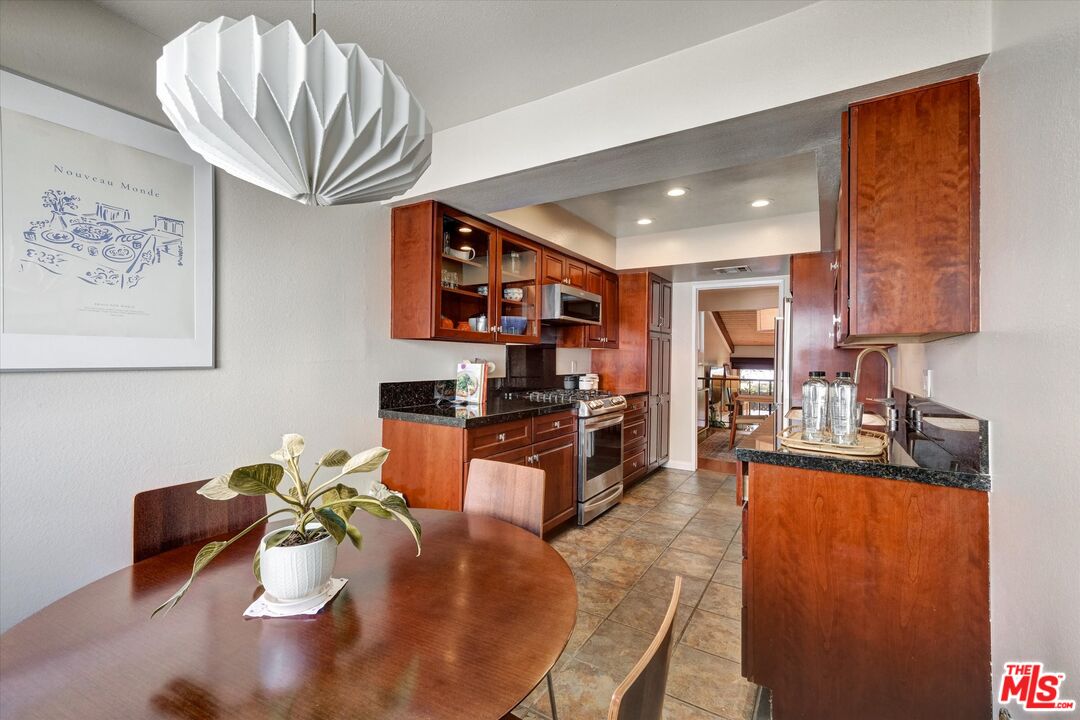 11732 Moorpark St Unit: J
