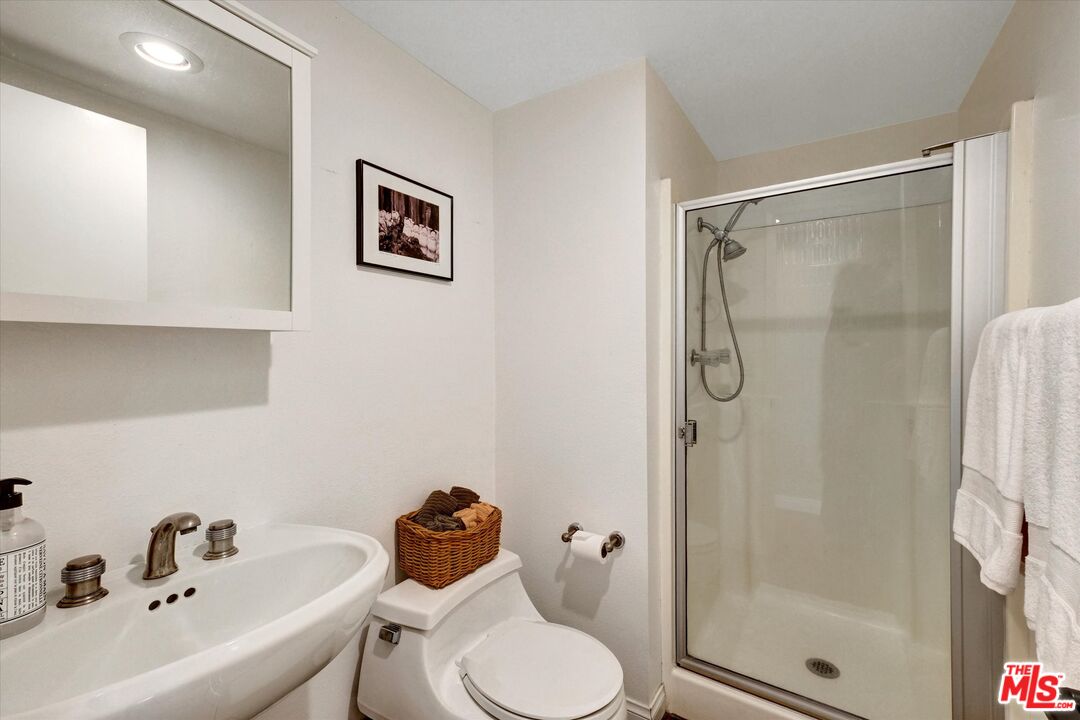 11732 Moorpark St Unit: J