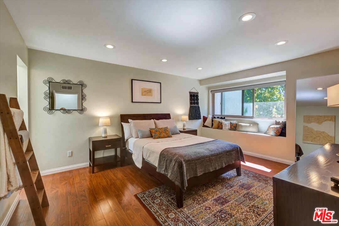 11732 Moorpark St Unit: J