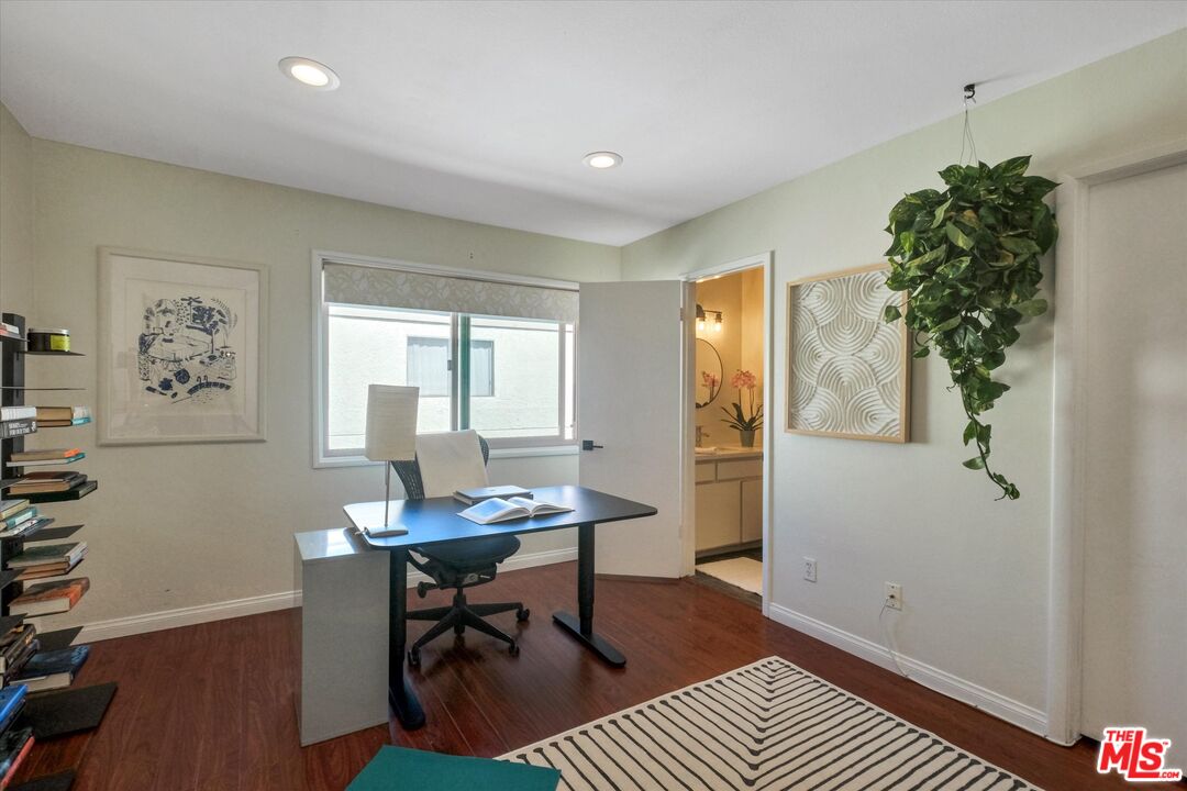 11732 Moorpark St Unit: J