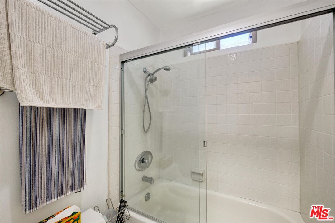 11732 Moorpark St Unit: J