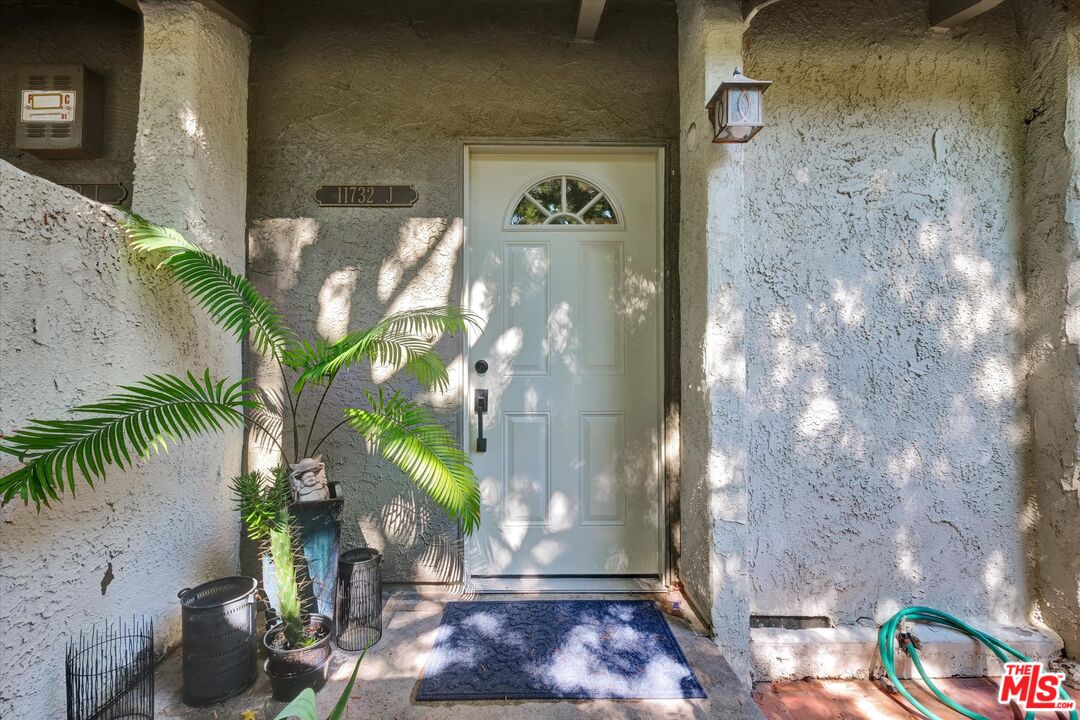 11732 Moorpark St Unit: J