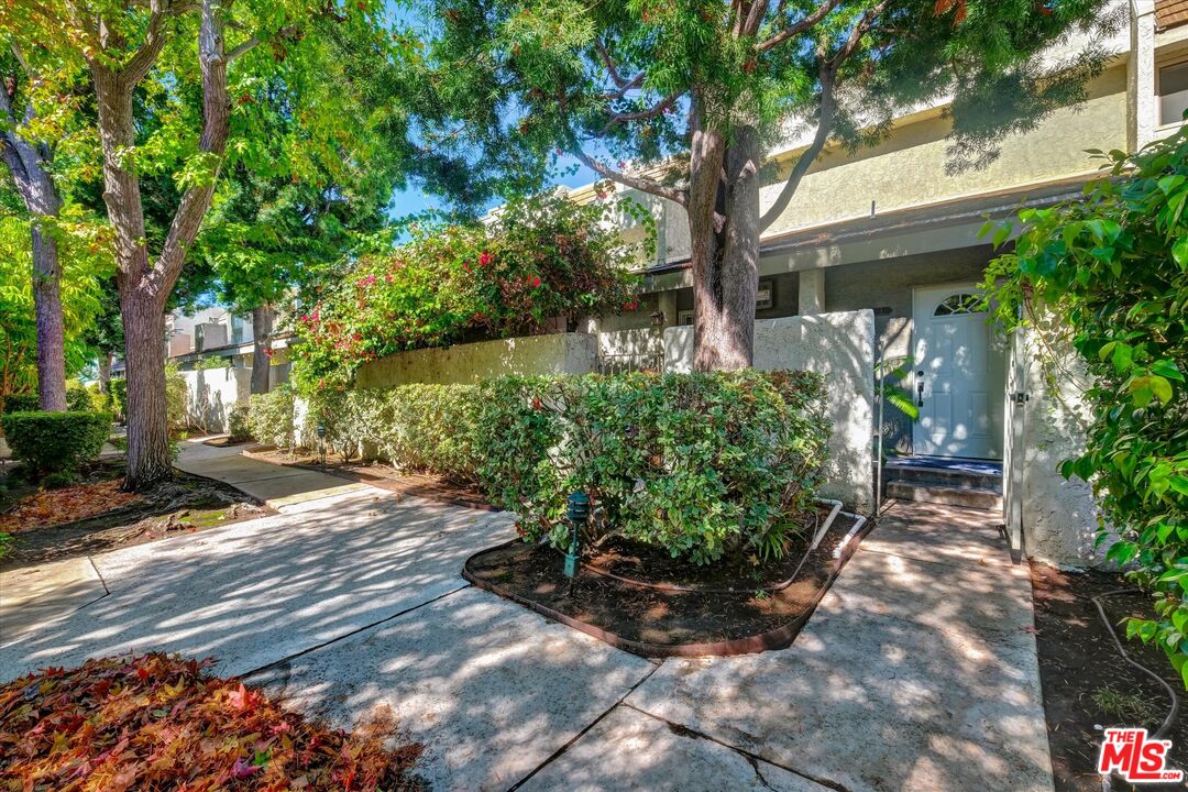 11732 Moorpark St Unit: J