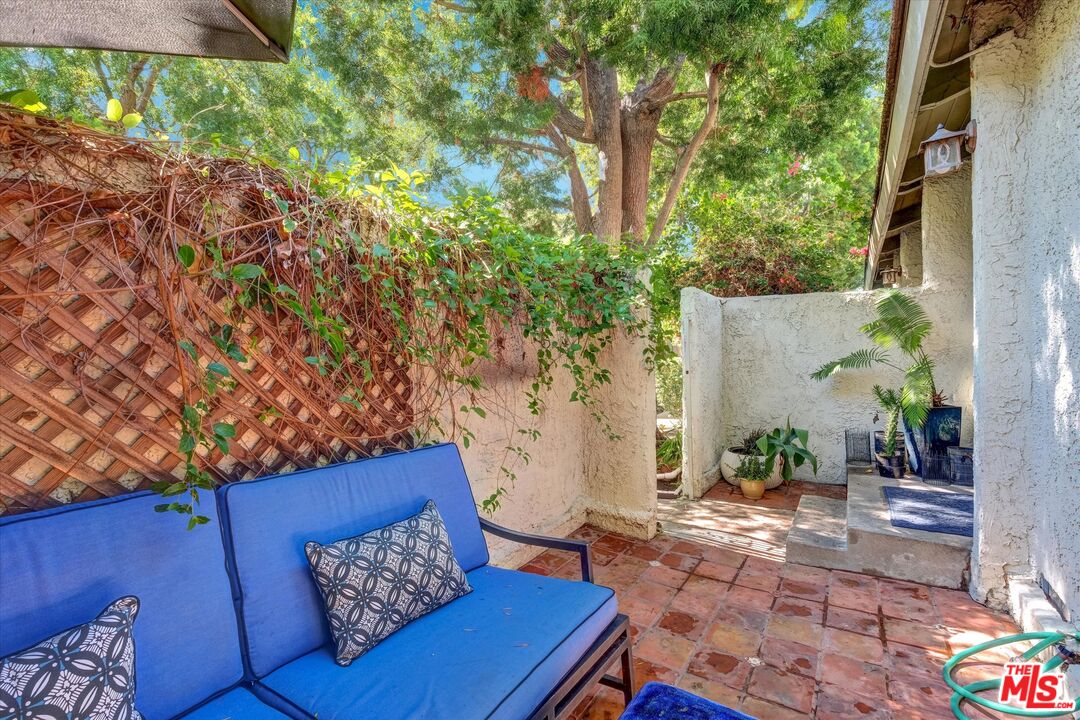 11732 Moorpark St Unit: J