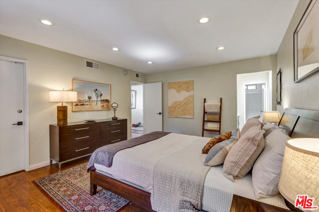 11732 Moorpark St Unit: J