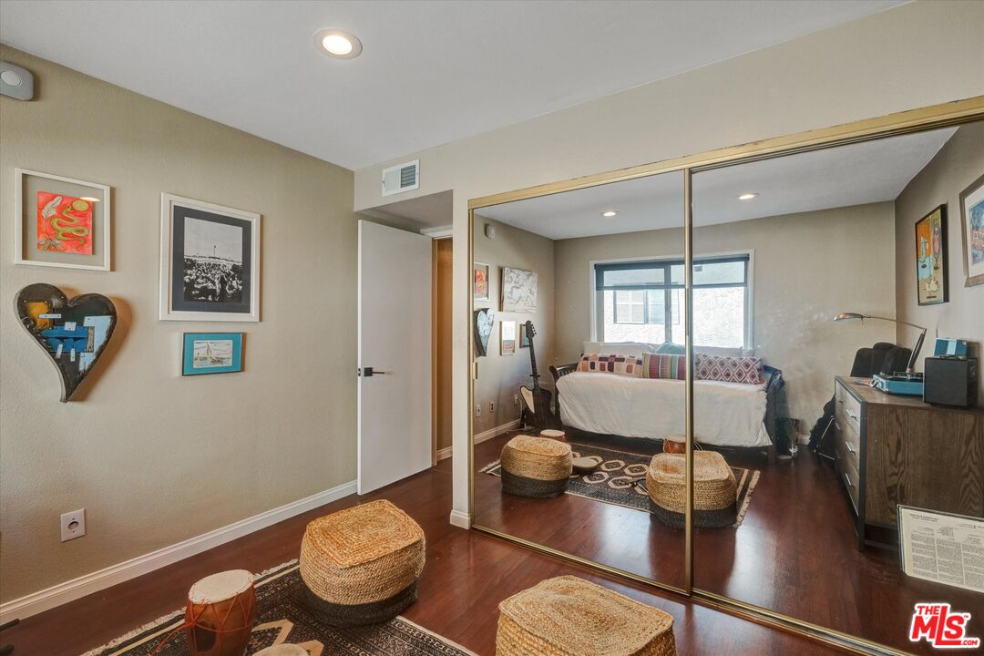 11732 Moorpark St Unit: J