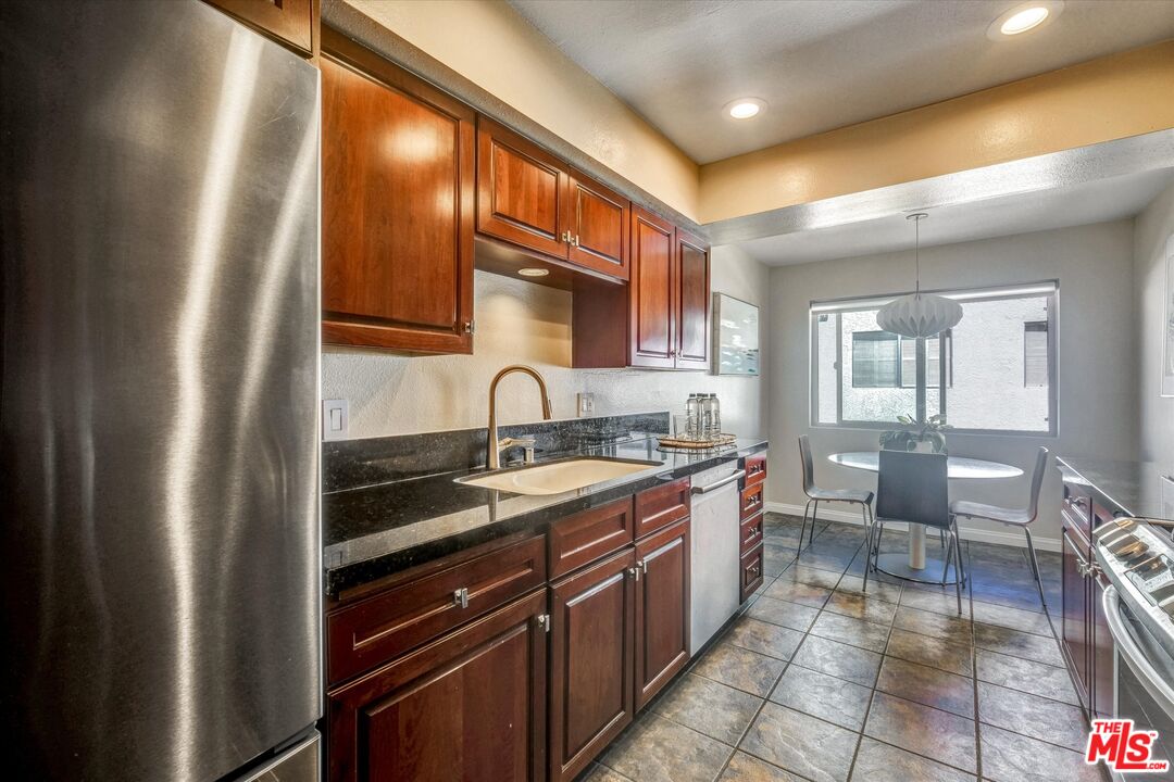 11732 Moorpark St Unit: J