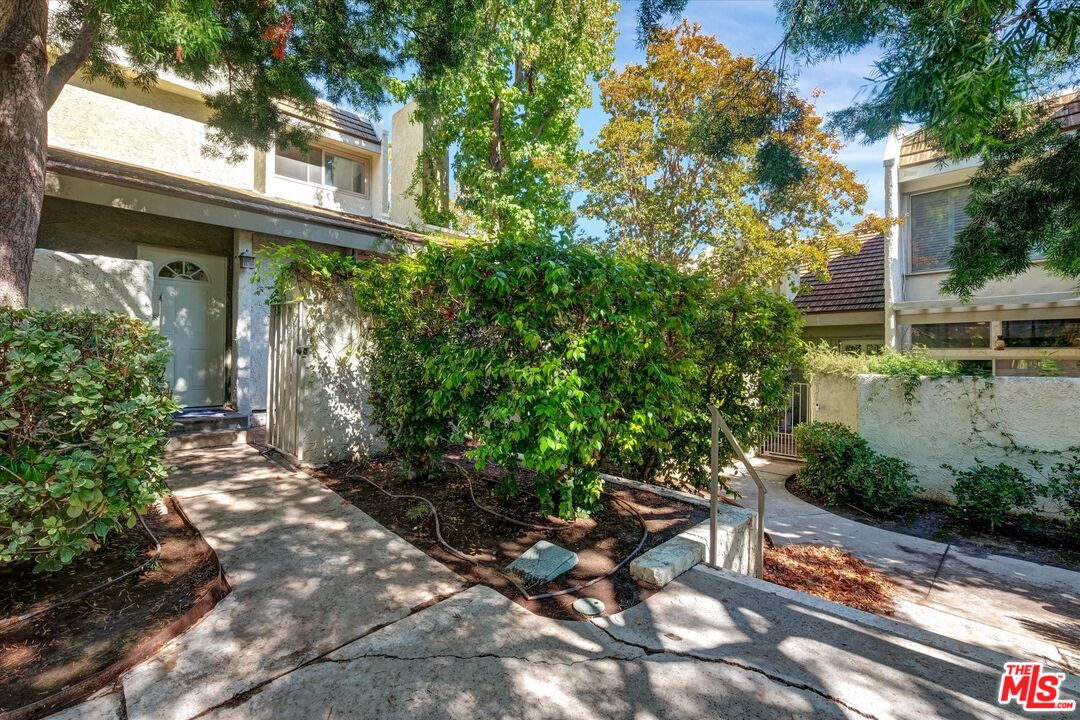 11732 Moorpark St Unit: J