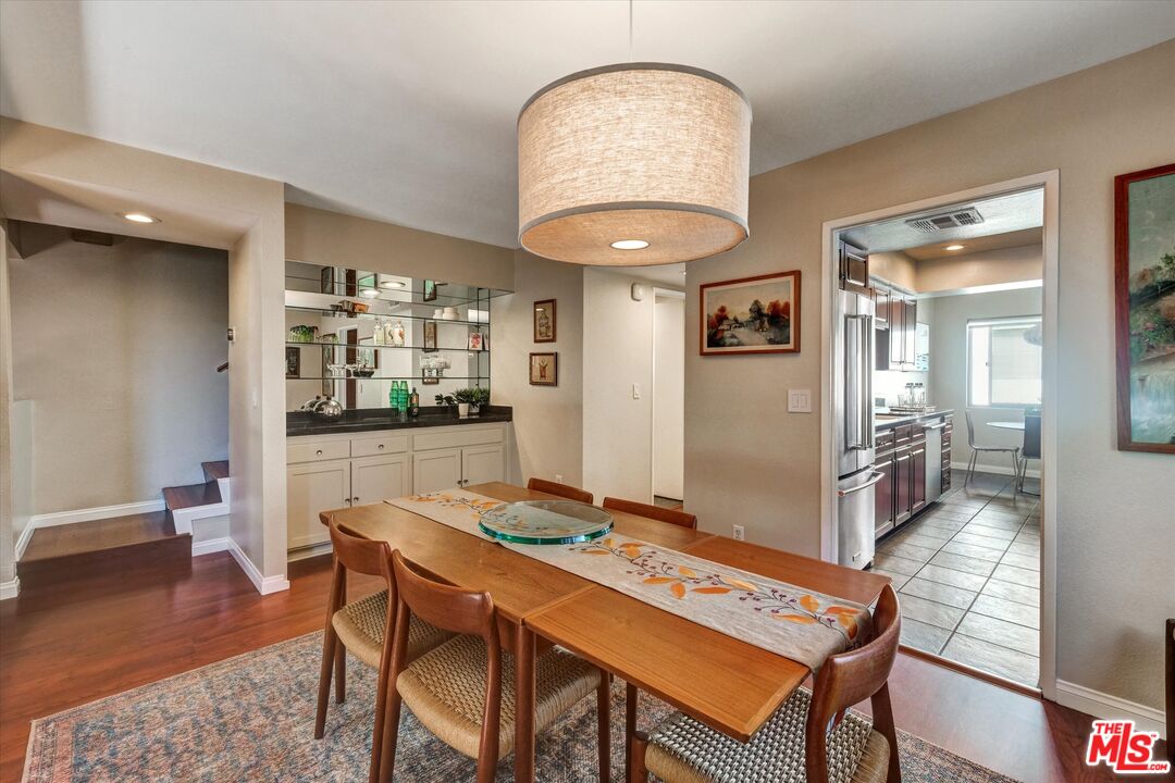 11732 Moorpark St Unit: J