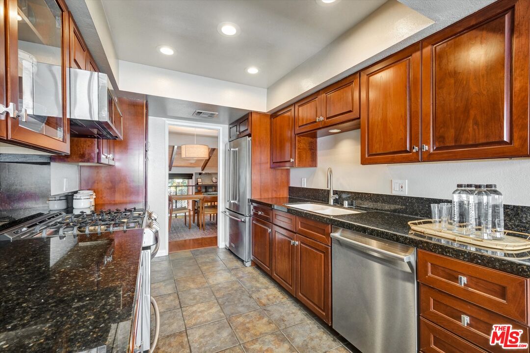 11732 Moorpark St Unit: J