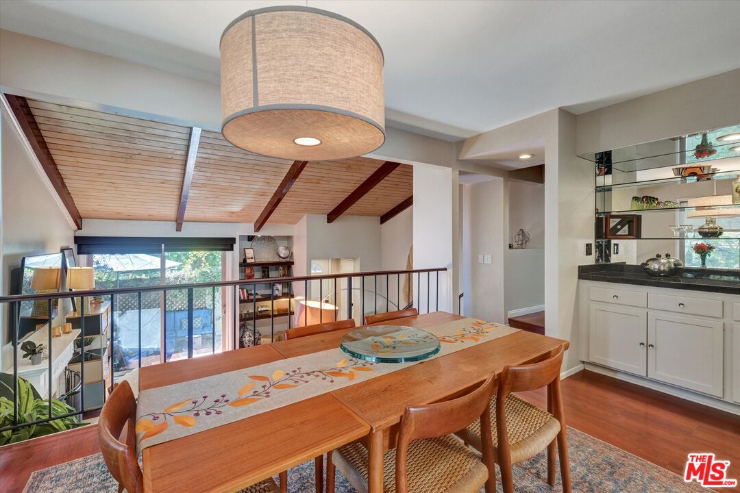 11732 Moorpark St Unit: J