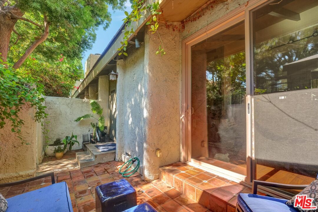 11732 Moorpark St Unit: J