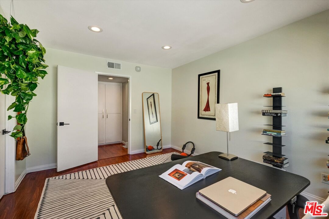 11732 Moorpark St Unit: J