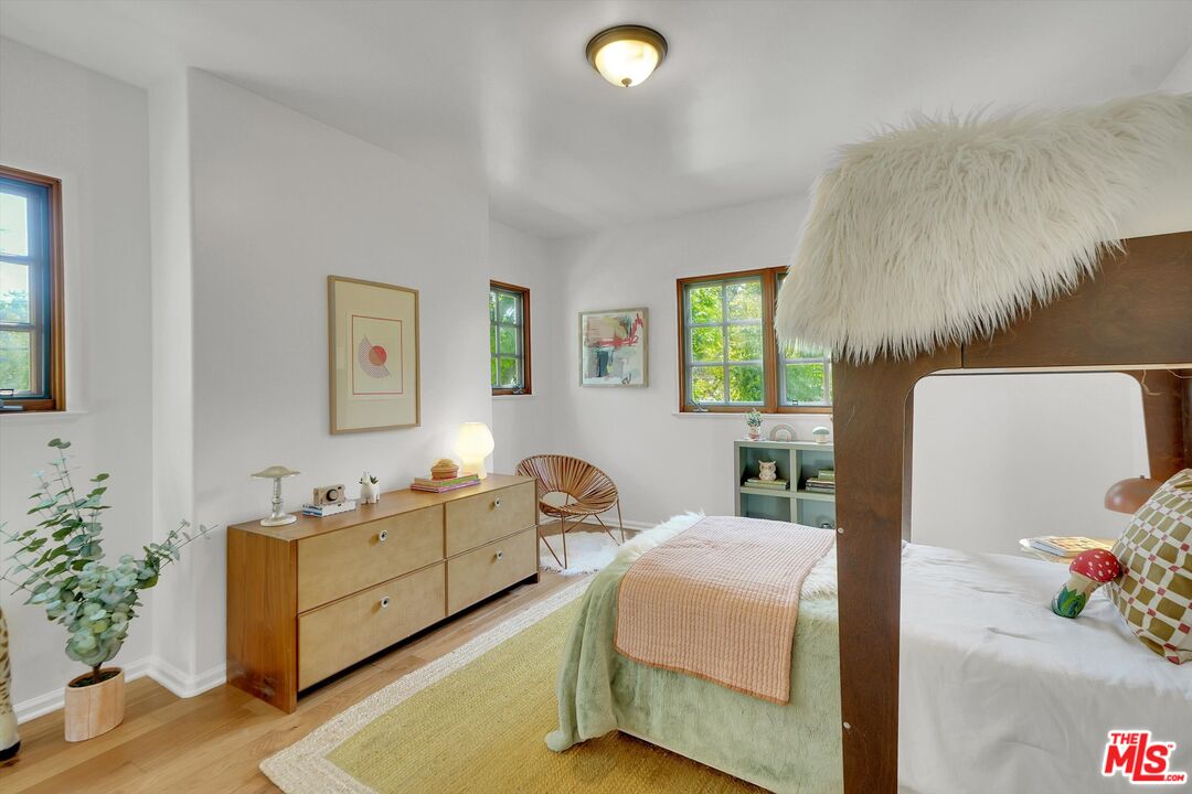 4300 Laurelgrove Ave