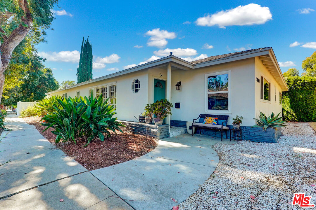 5003 Alhama Dr
